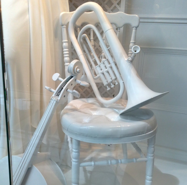 Simulated musical instrument ornaments made of resin