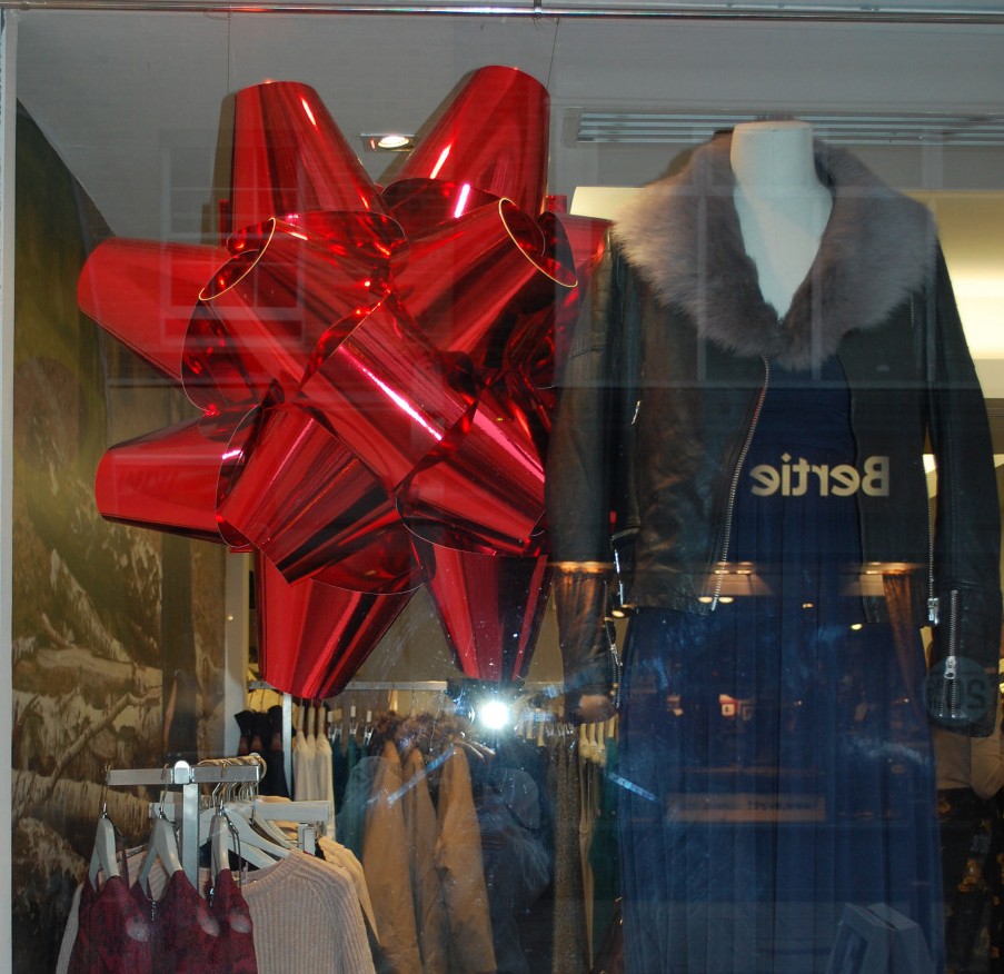 PETG sheet bend shape star&flower element giant size Christmast red hanging props for window display