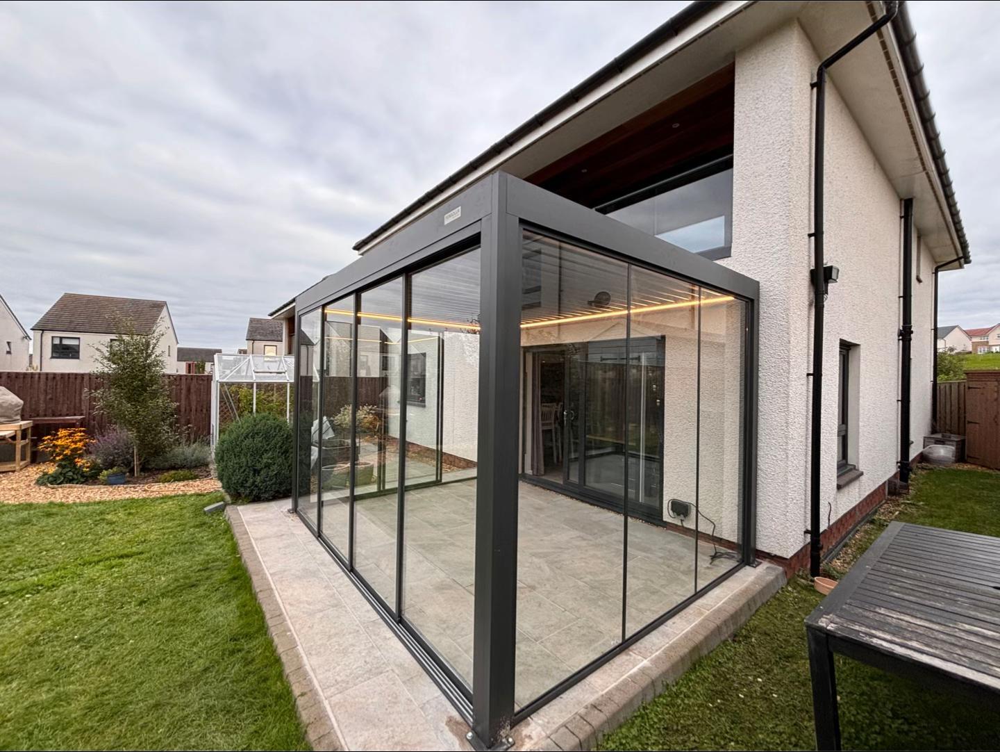 London Suburban Louver Pergola Sunroom Case