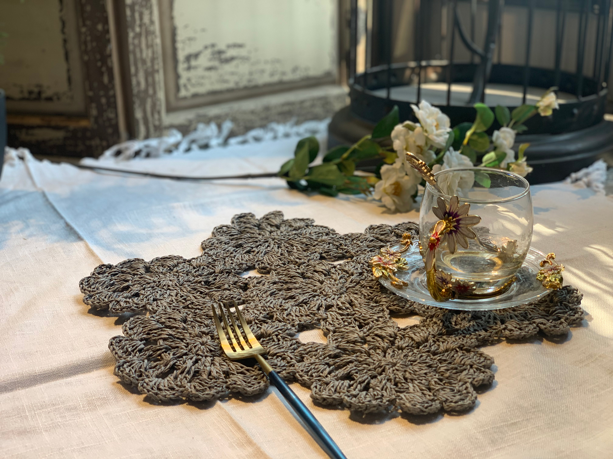 What material is good for a placemat? What is the use of a placemat?
