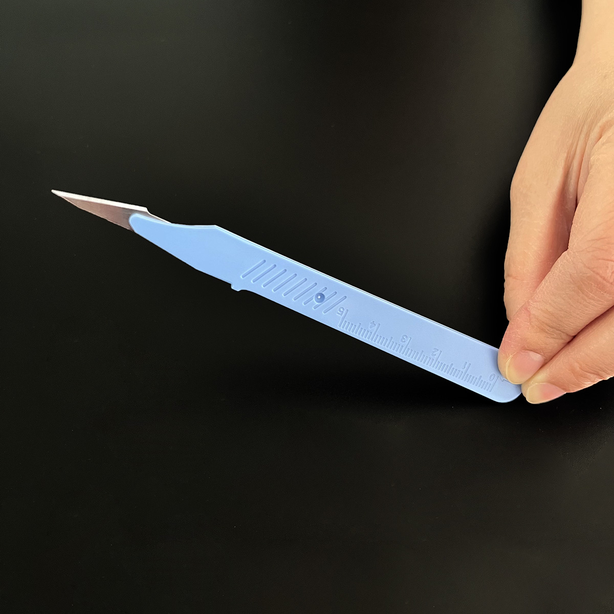Sterile Stainless Steel Surgical Blade with Plastic Handle 