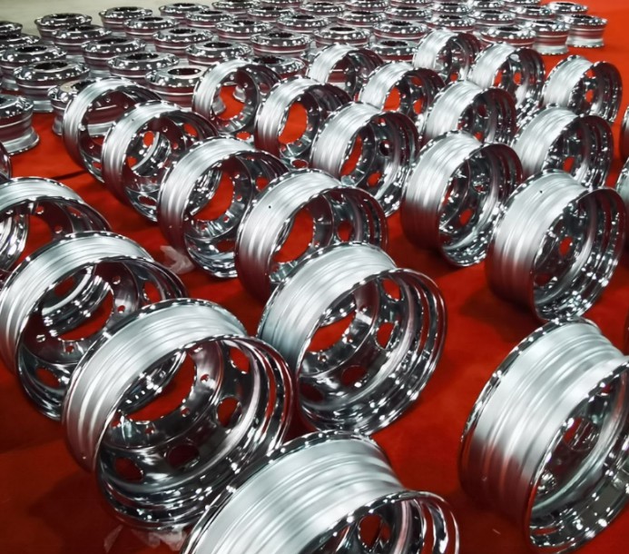 22.5*8.25 Chrome Wheels