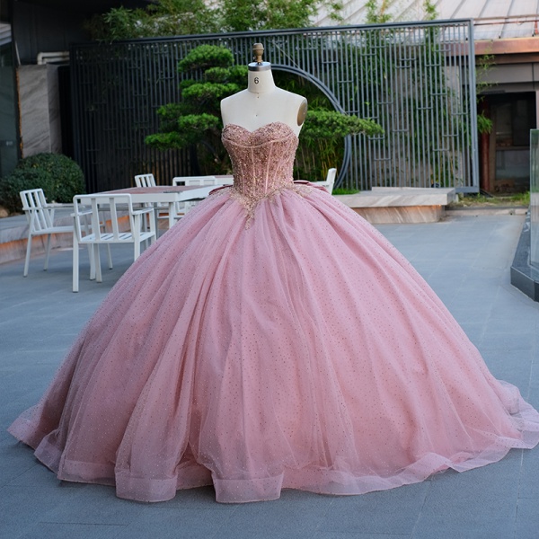 Q1325  Quinceanera