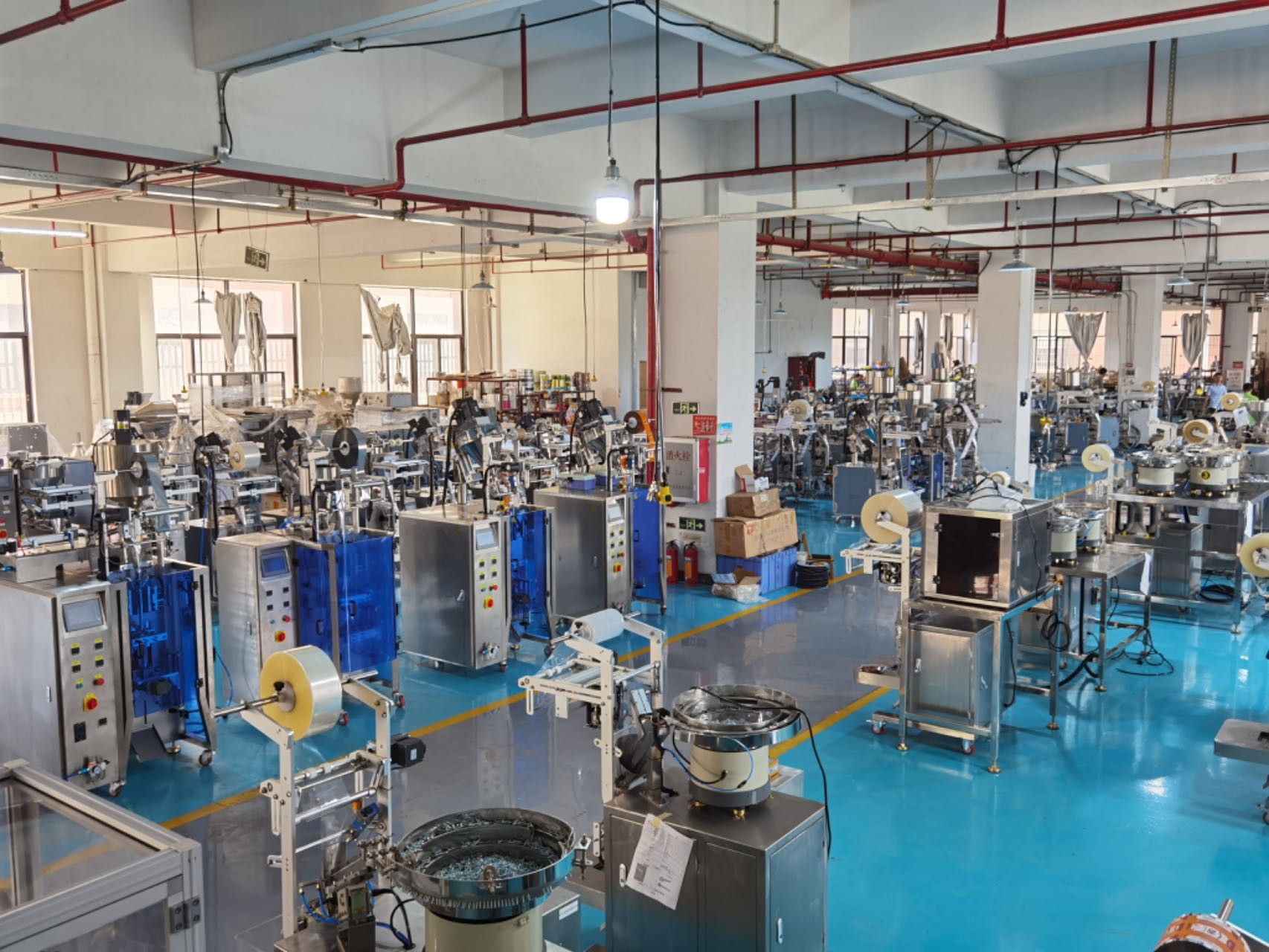 Small vertical packing machine