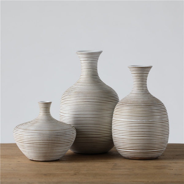 Exquisite ribbed Table Decoration Small Resin Vase Set