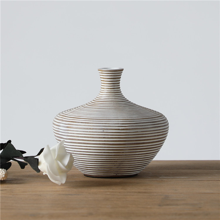 Exquisite ribbed Table Decoration Small Resin Vase Set