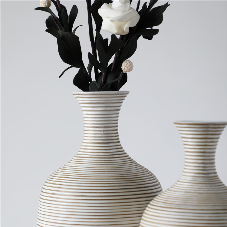Exquisite ribbed Table Decoration Small Resin Vase Set