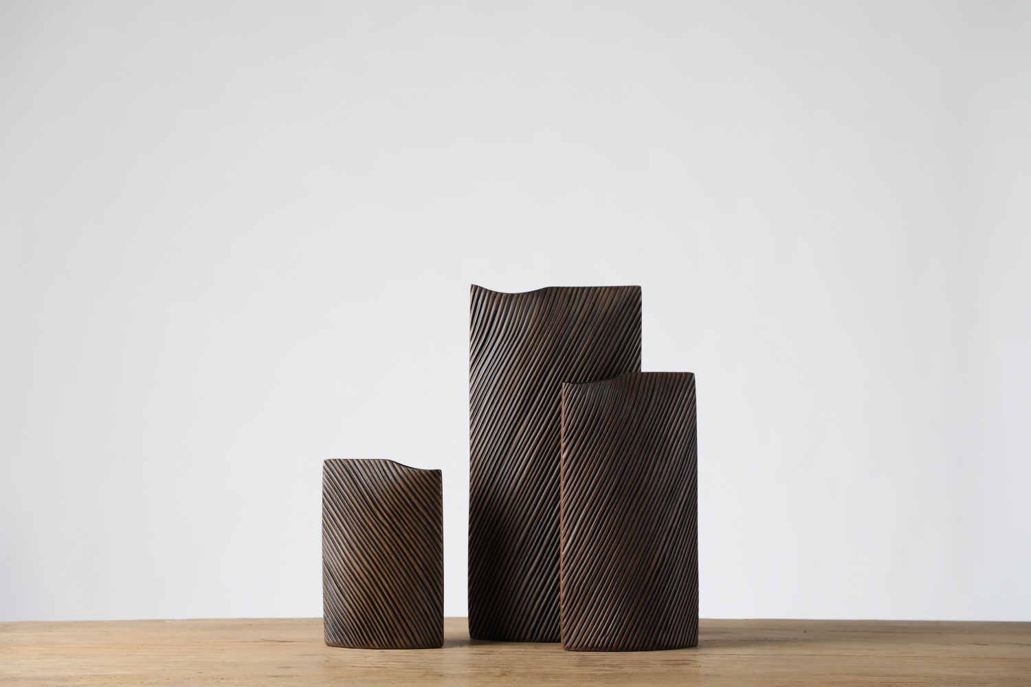 Good quality unique shape nordic style resin vase ornaments decorative flower vase for home decoration