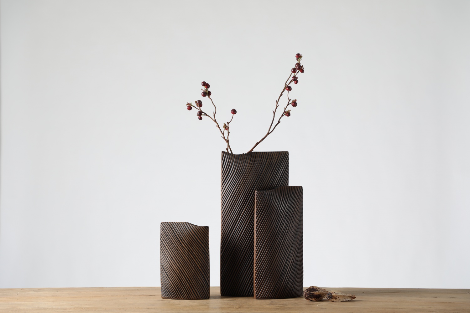 Good quality unique shape nordic style resin vase ornaments decorative flower vase for home decoration