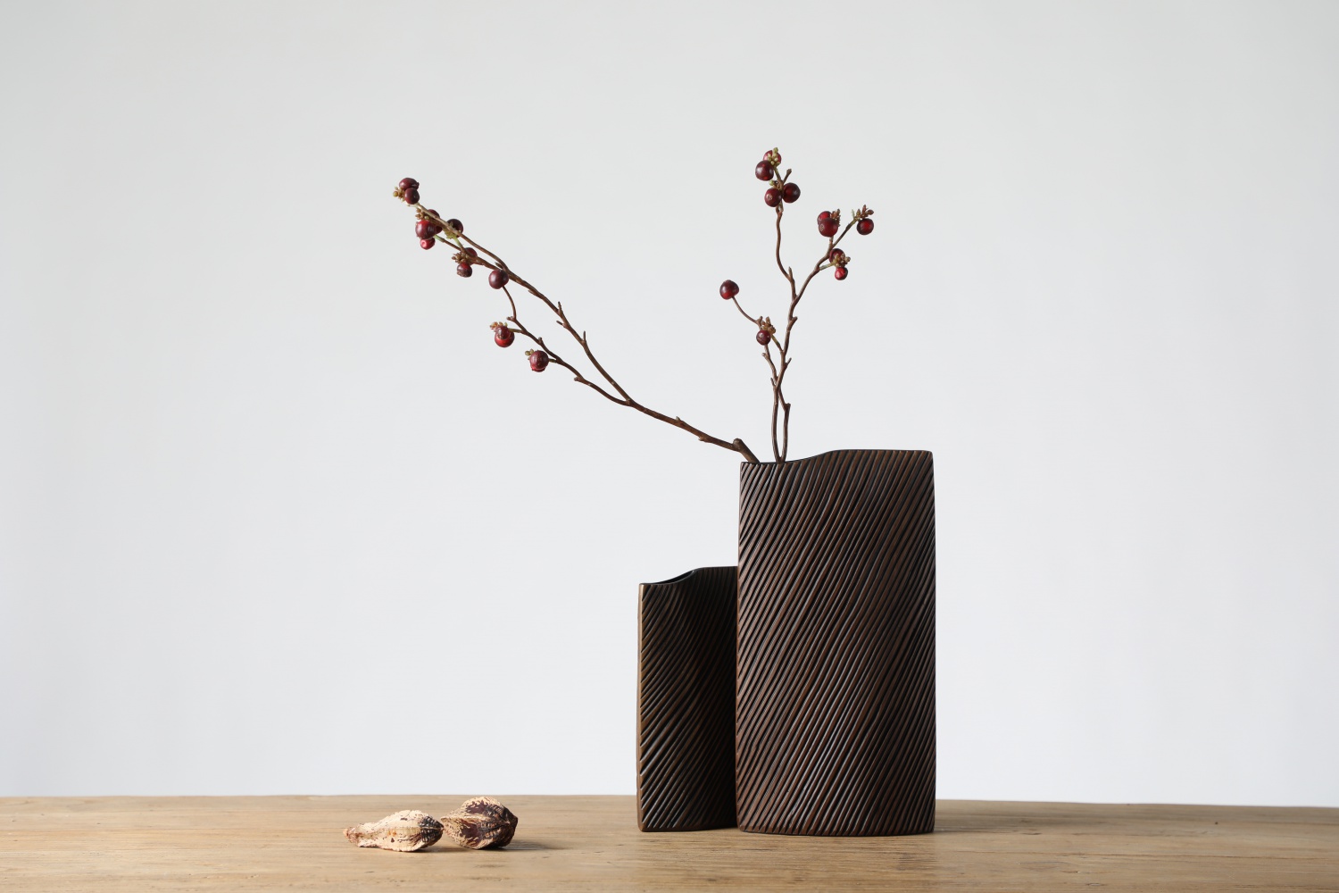 Good quality unique shape nordic style resin vase ornaments decorative flower vase for home decoration