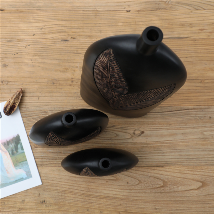 Hot Sale Resin Craft Vase Decor Ornament Leaf Pattern Black Resin Vase For Home Decor