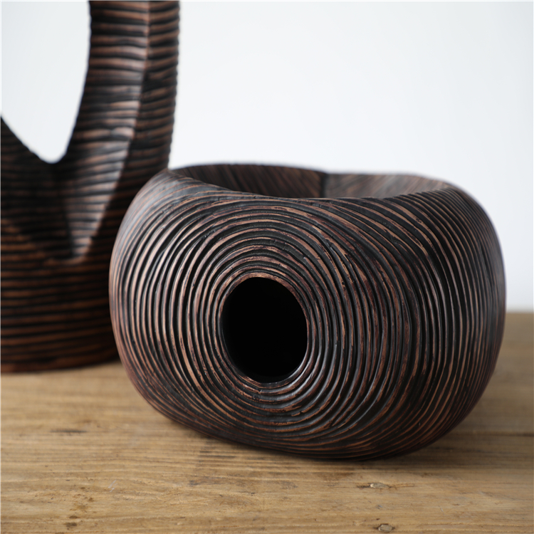 Best Selling Nordic Style Unique Black Resin Vase Table Flower Vase For Home Decor