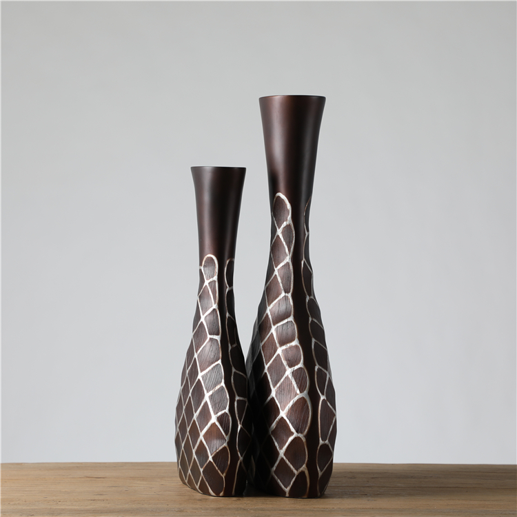 Manufacturer Cheap Resin Graceful Vase with Grid Pattern