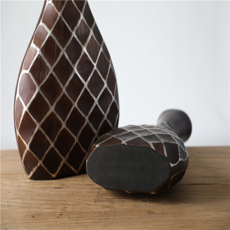 Manufacturer Cheap Resin Graceful Vase with Grid Pattern