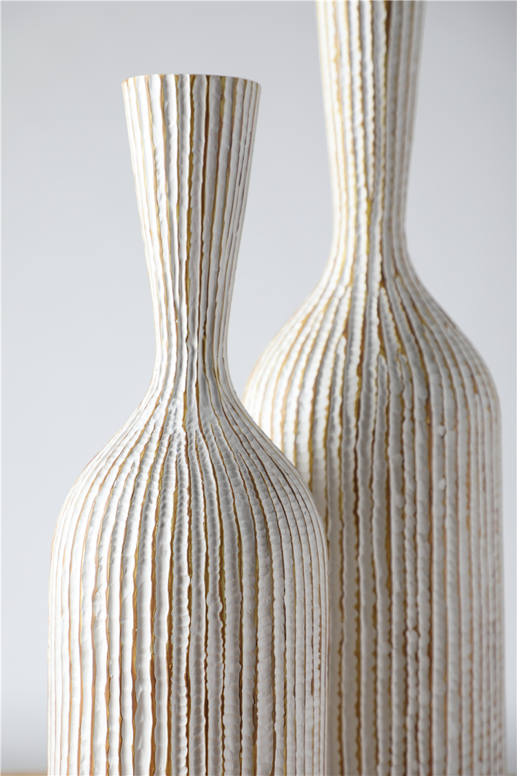 Wholesale Embossed Long Neck Home Decoration Resin Floor Vase