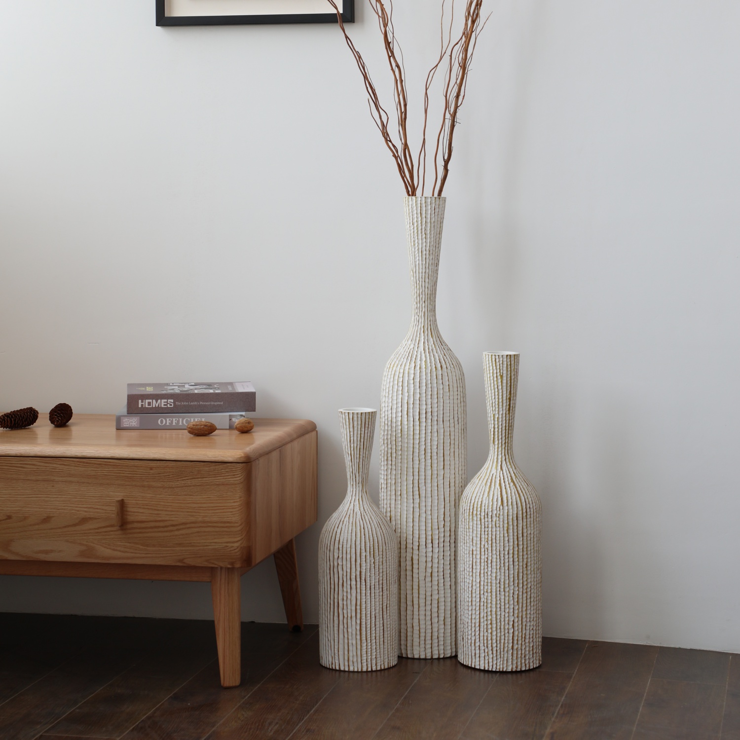 Wholesale Embossed Long Neck Home Decoration Resin Floor Vase