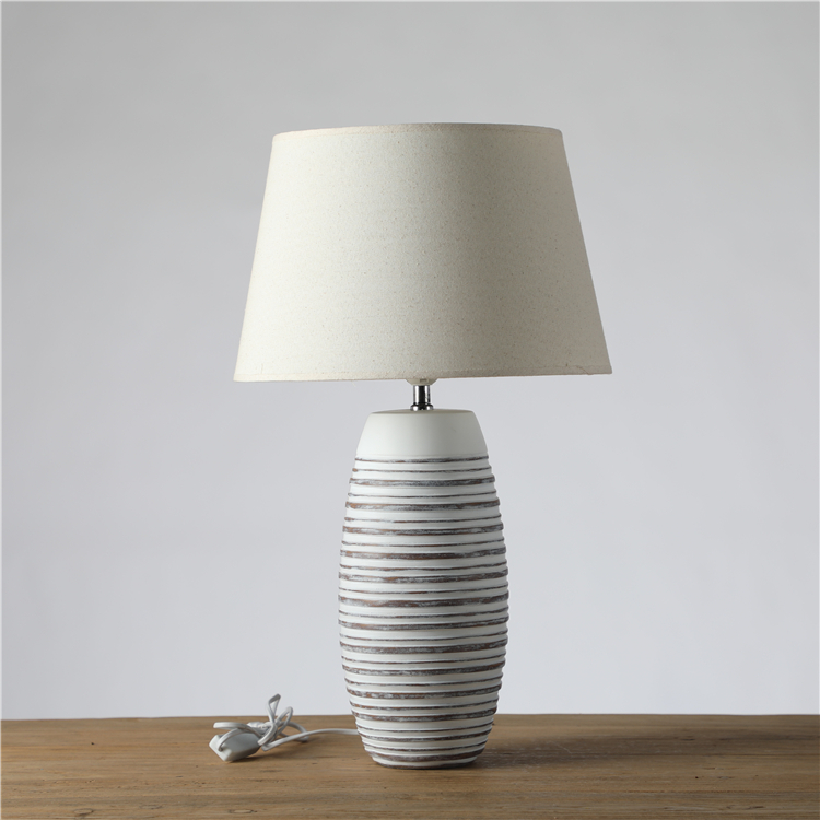 New Designs Indoor Antique Polyresin Fancy Decorate Table Lamp
