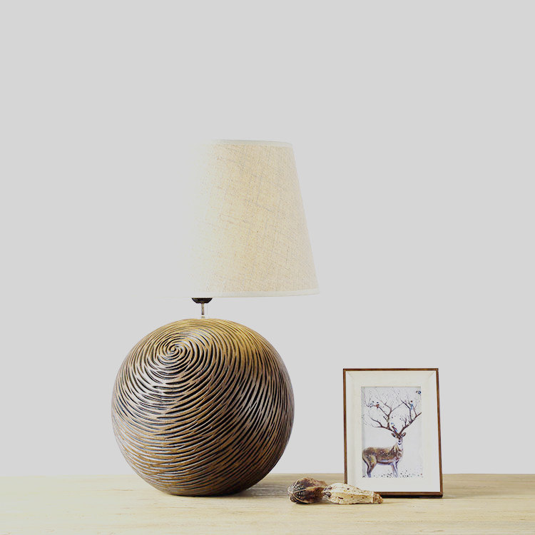 High Quality Home Decor Polyresin Antique Luxury Resin Table Lamps For Desk
