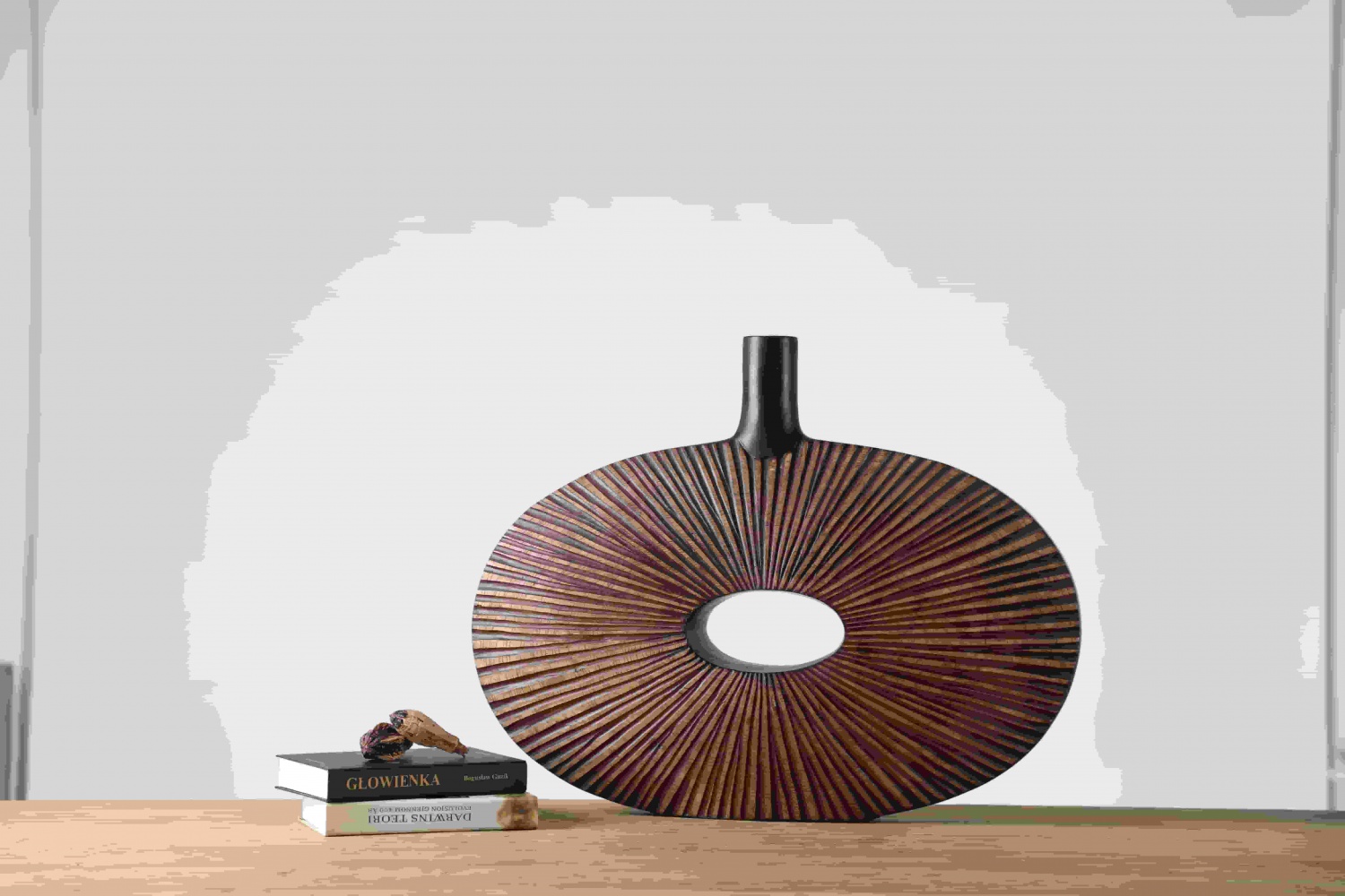 New Design Custom Luxury Home Decoration Flower Vases Art Crafts Resin Vase For Home Decor