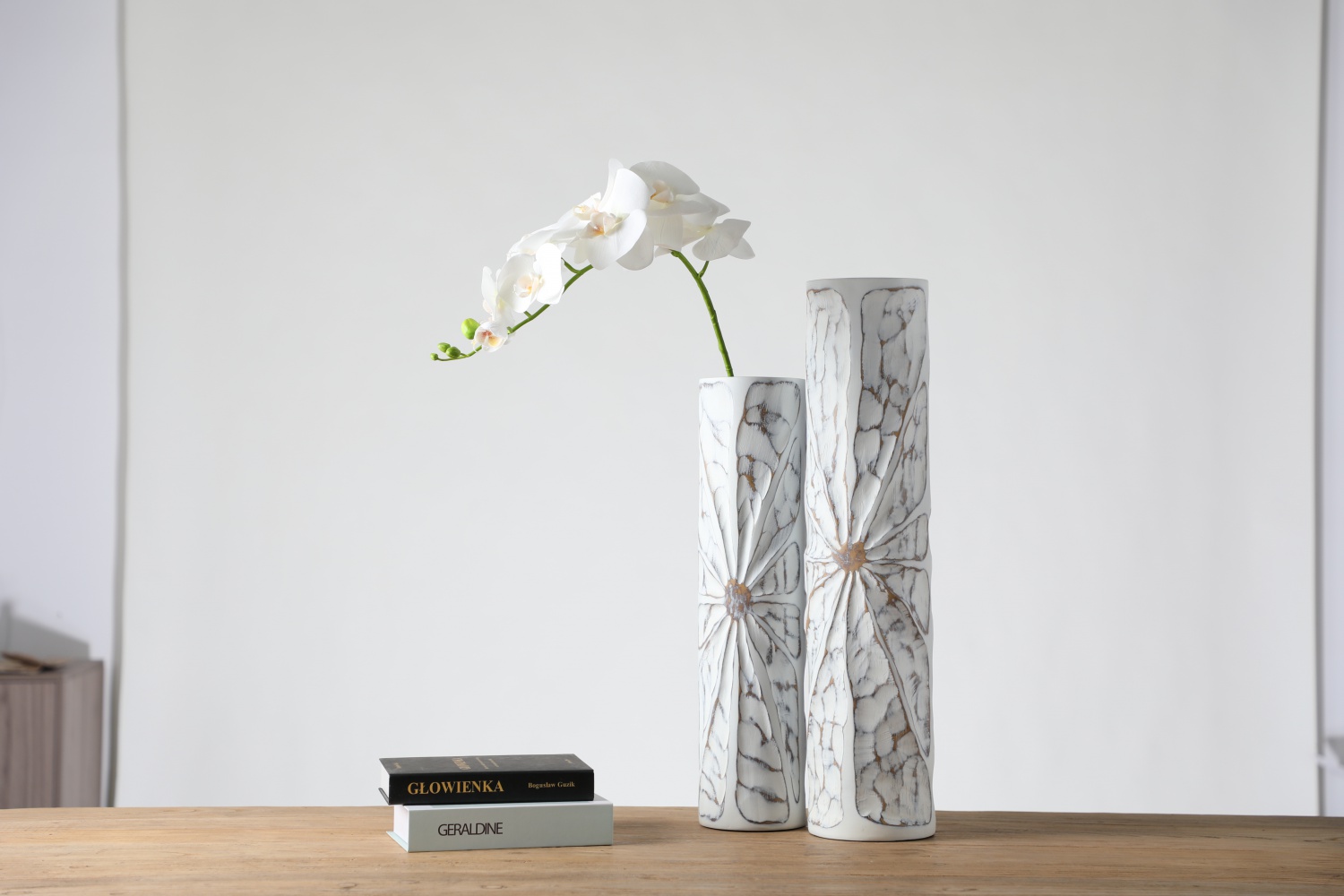 Best Selling Simple Resin Crafts Room Resin Floor Vase White Flower Vase For Home Decor