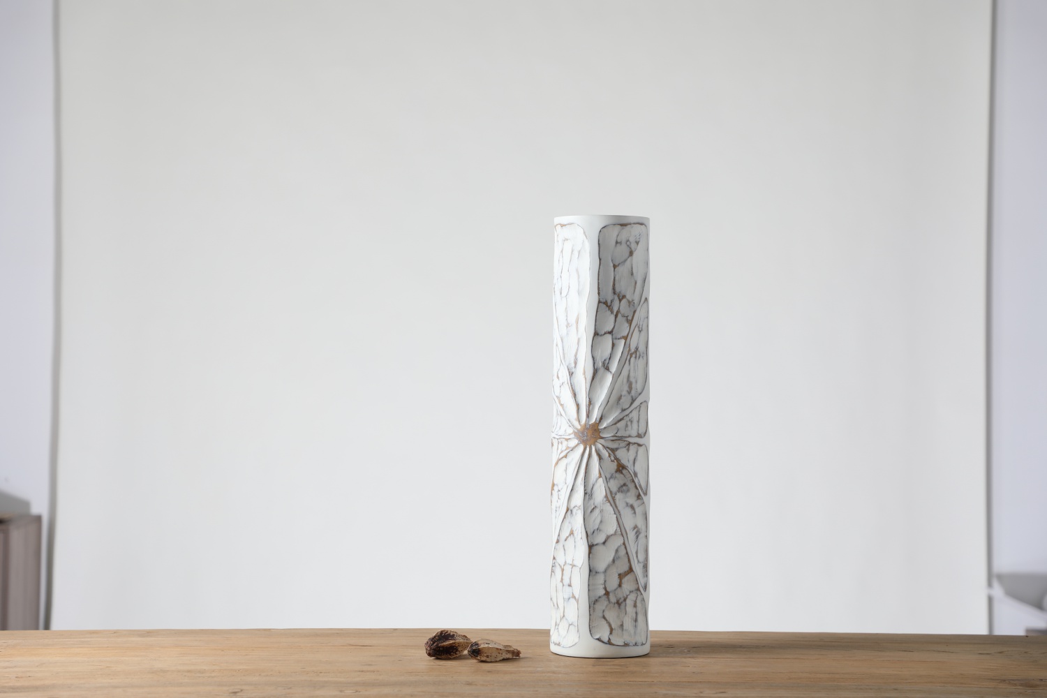 Best Selling Simple Resin Crafts Room Resin Floor Vase White Flower Vase For Home Decor