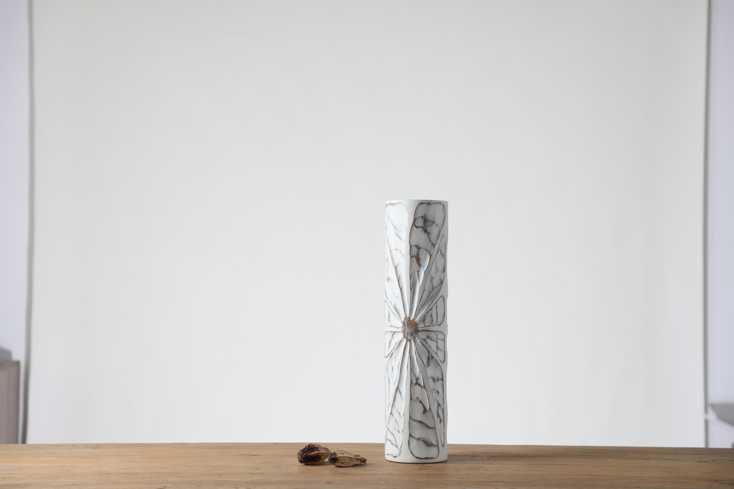 Best Selling Simple Resin Crafts Room Resin Floor Vase White Flower Vase For Home Decor