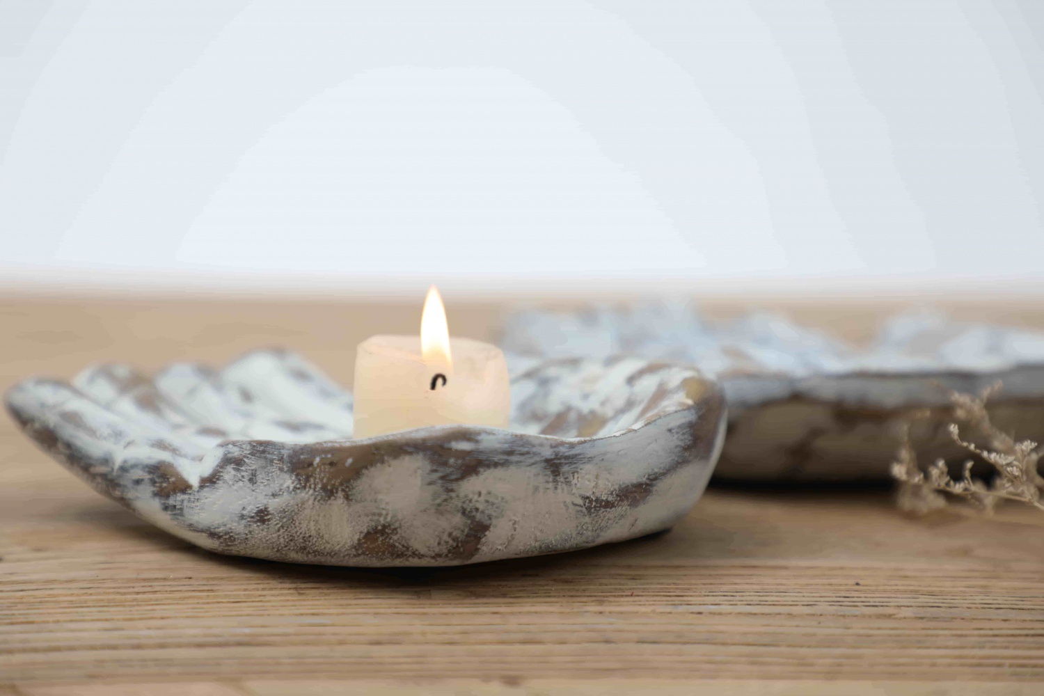 Best Selling Promotional Resin Votive Hand Decorating Candle Holders