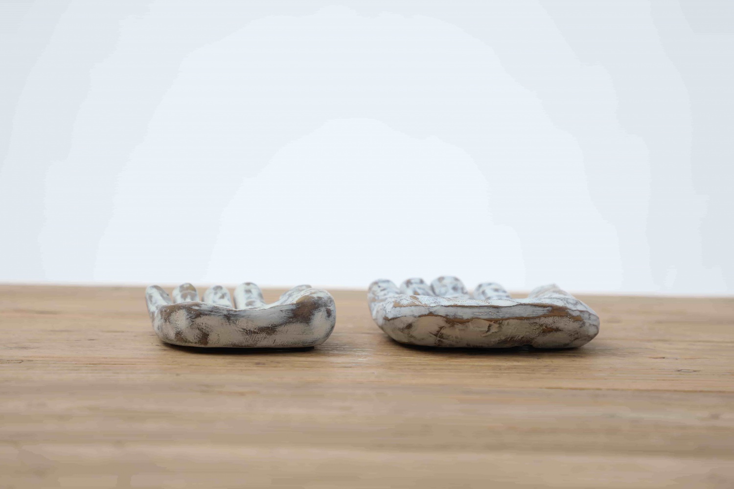 Best Selling Promotional Resin Votive Hand Decorating Candle Holders