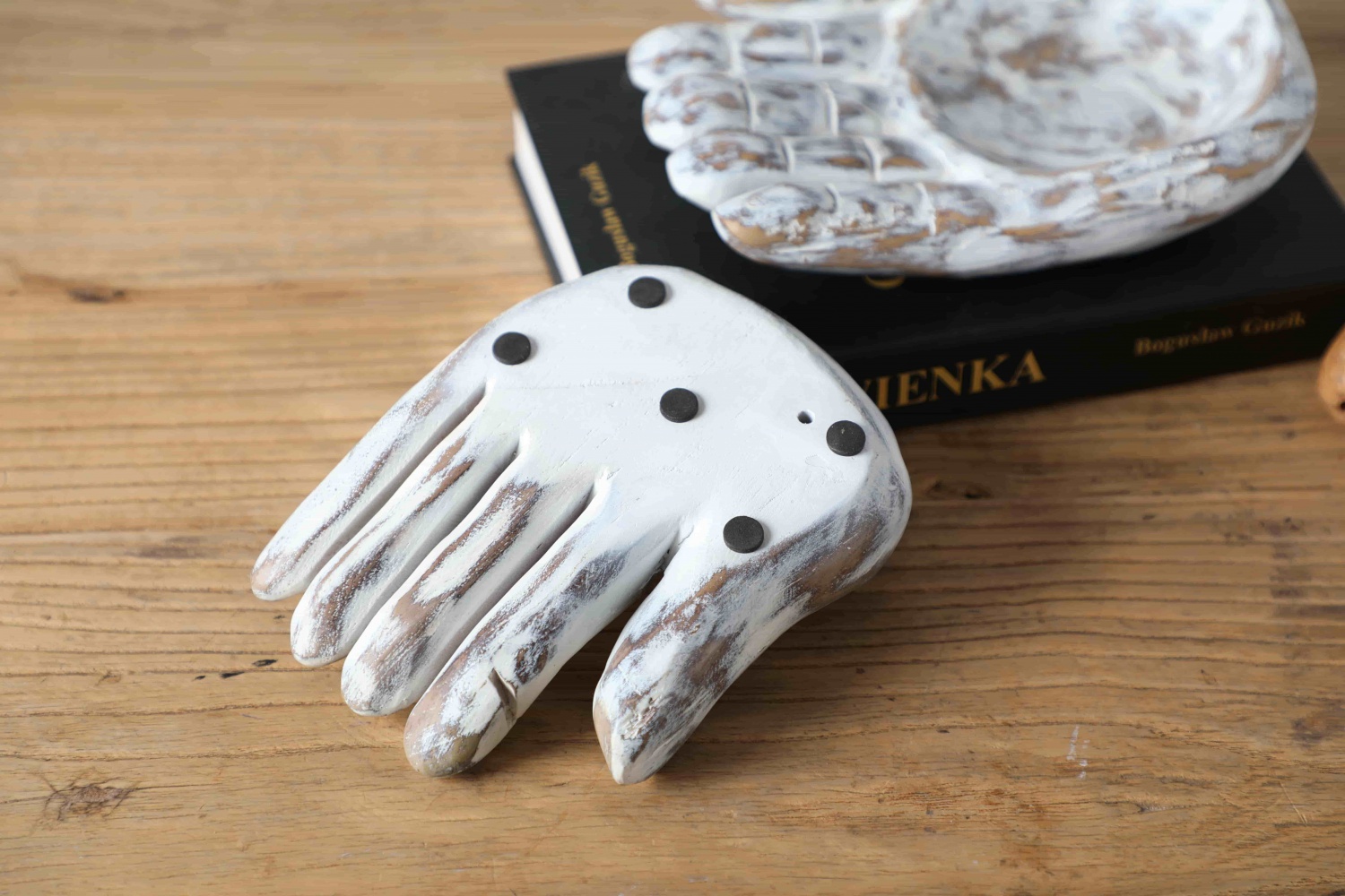 Best Selling Promotional Resin Votive Hand Decorating Candle Holders