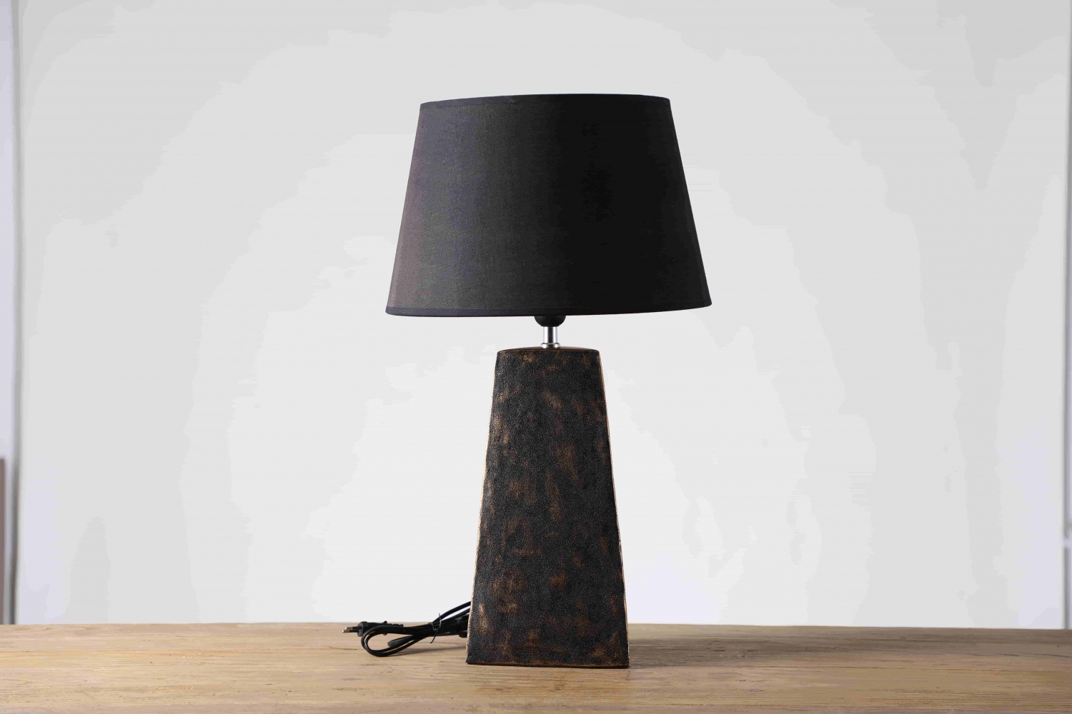 Wholesale Eco-friendly Luxury Ornament Black Table Lamp For Bedroom