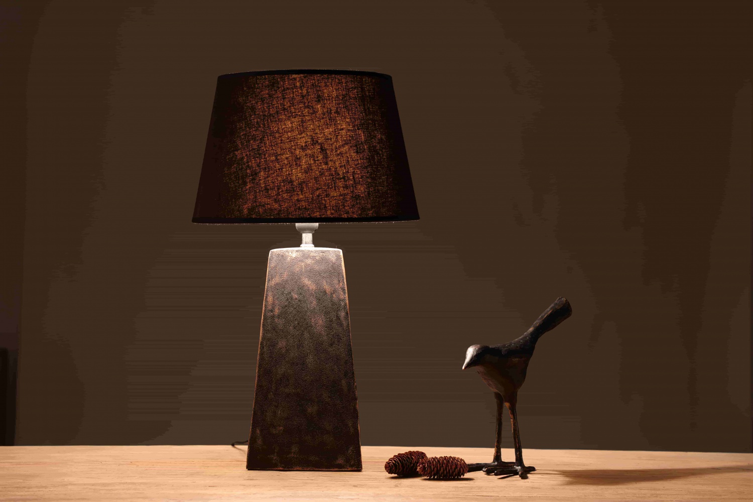 Wholesale Eco-friendly Luxury Ornament Black Table Lamp For Bedroom