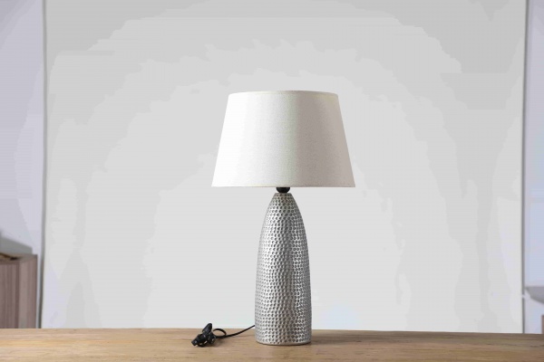 Wholesale high quality warm white light eye protection learning table lamp reading desk lamp for nordic style home furniture