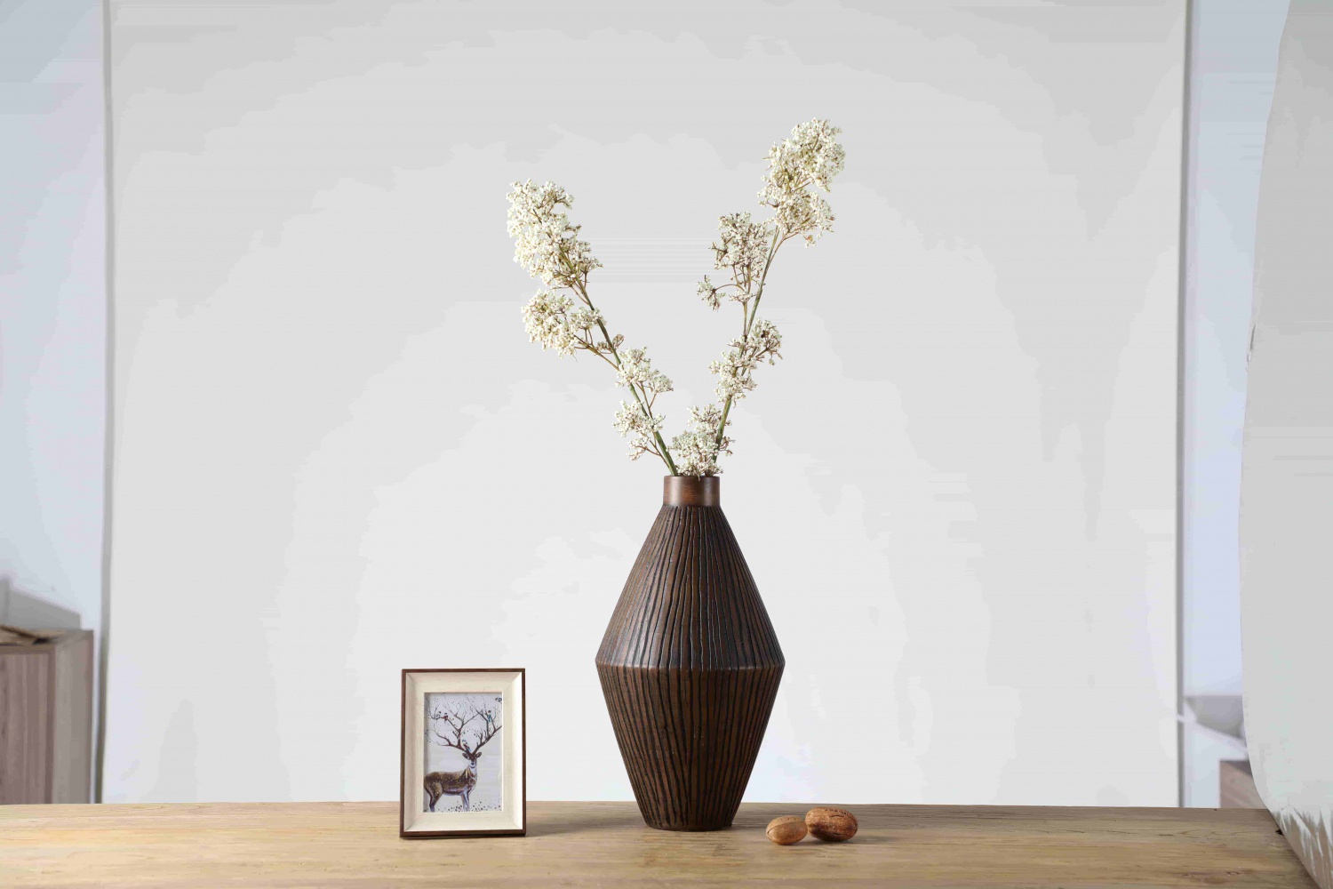 New Design Traditional Superior Showy Table Vase Home Decoration Artwork Resin Flower Vase For Sale