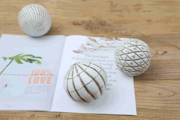 Clean-cut Resin Family Bedroom Delicate Balls Ornaments Artificial Crafts