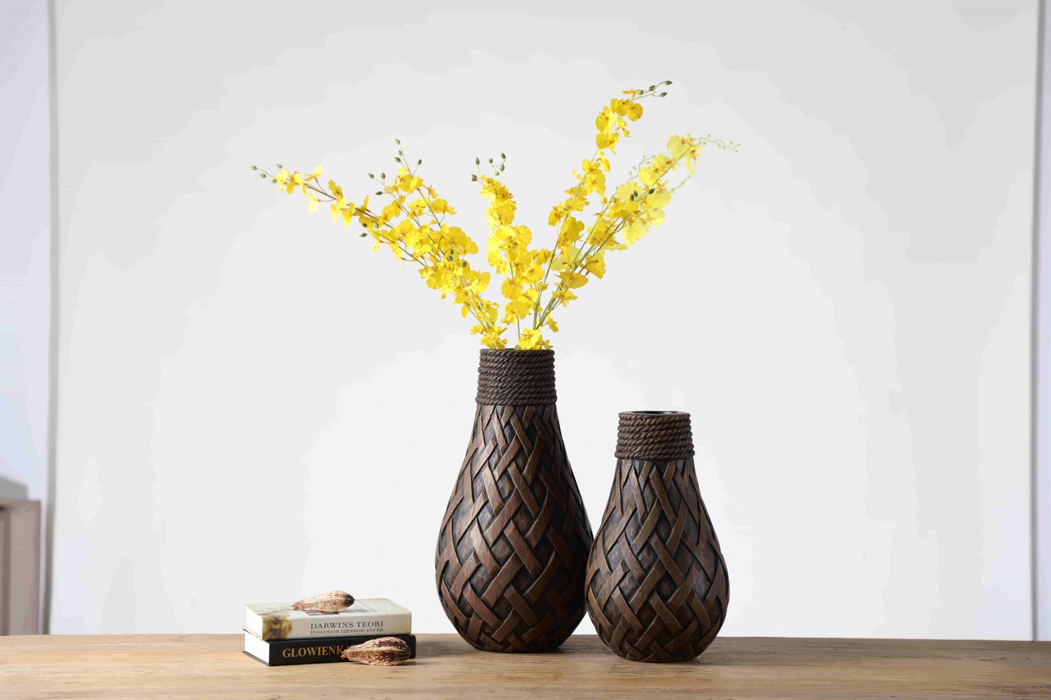 Wholesale Decoration Floral Ornament Nordic Vase Embossed Resin Vase For Church Decor