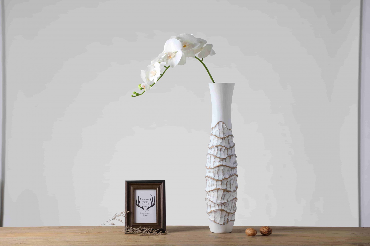 European Art Table Decor White Vase Embossed Resin Home Decoration Vase For Table