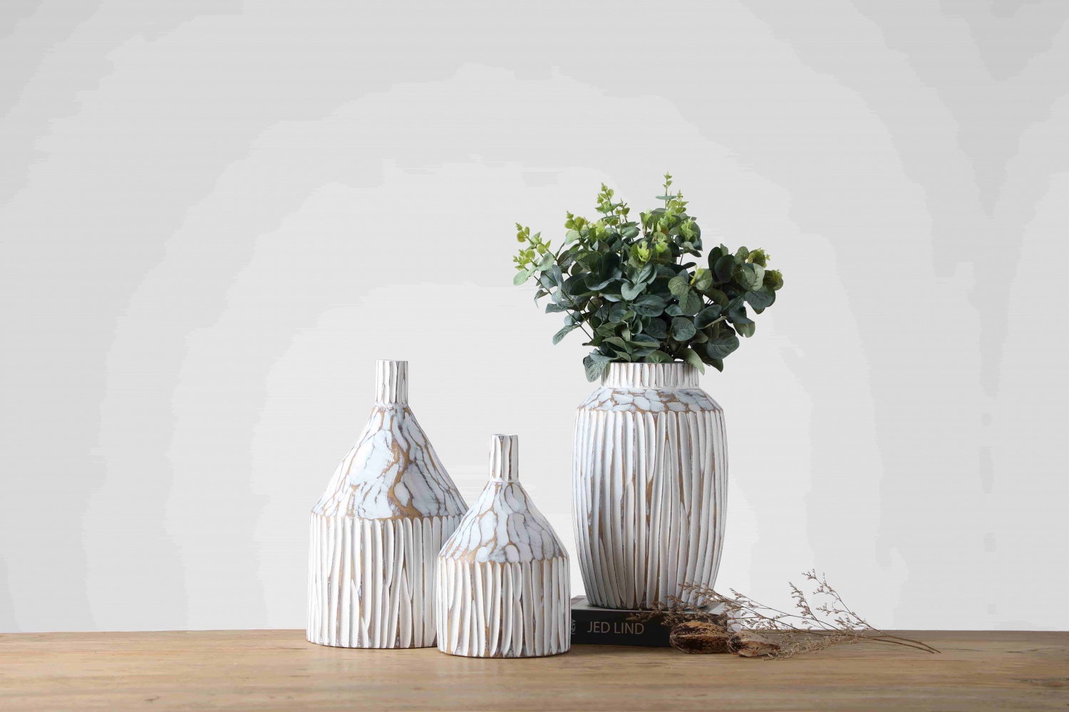 Nordic style retro design home decoration artwork white resin flower vase nordic vase for home decor