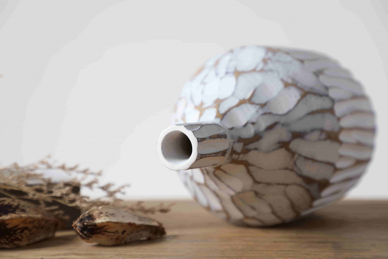 Nordic style retro design home decoration artwork white resin flower vase nordic vase for home decor