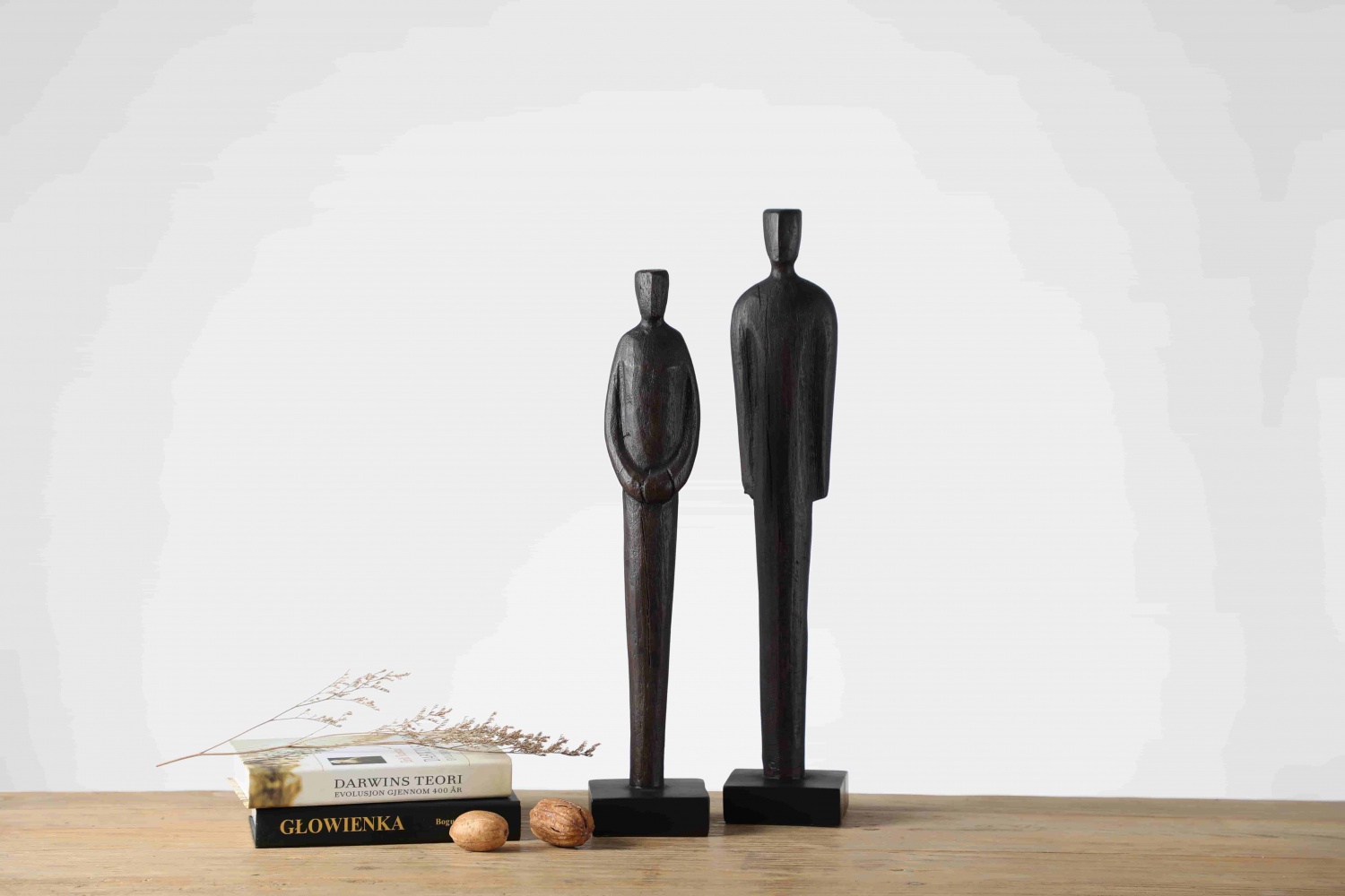 Hot Sale Nordic Trendy Home Decor Crafts Statue Figure Black Resin For Home Decoration