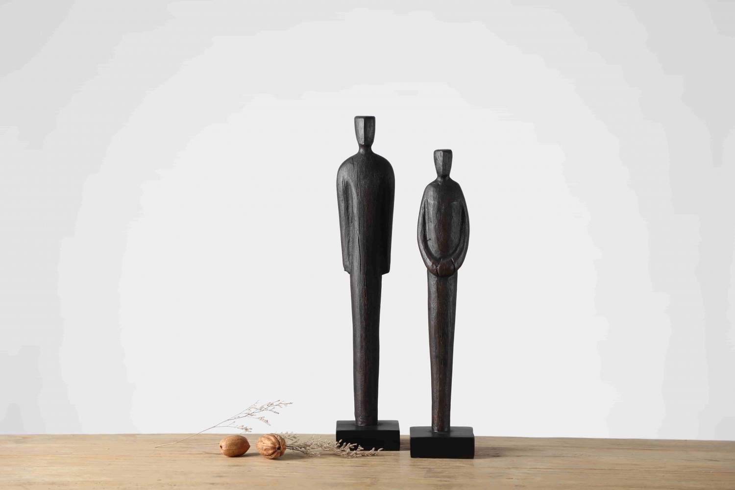 Hot Sale Nordic Trendy Home Decor Crafts Statue Figure Black Resin For Home Decoration