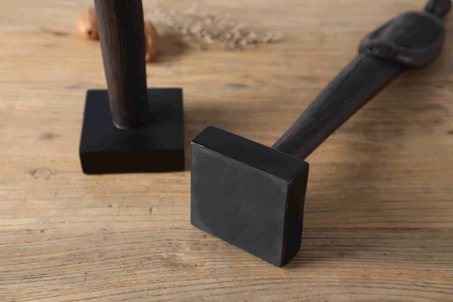 Hot Sale Nordic Trendy Home Decor Crafts Statue Figure Black Resin For Home Decoration