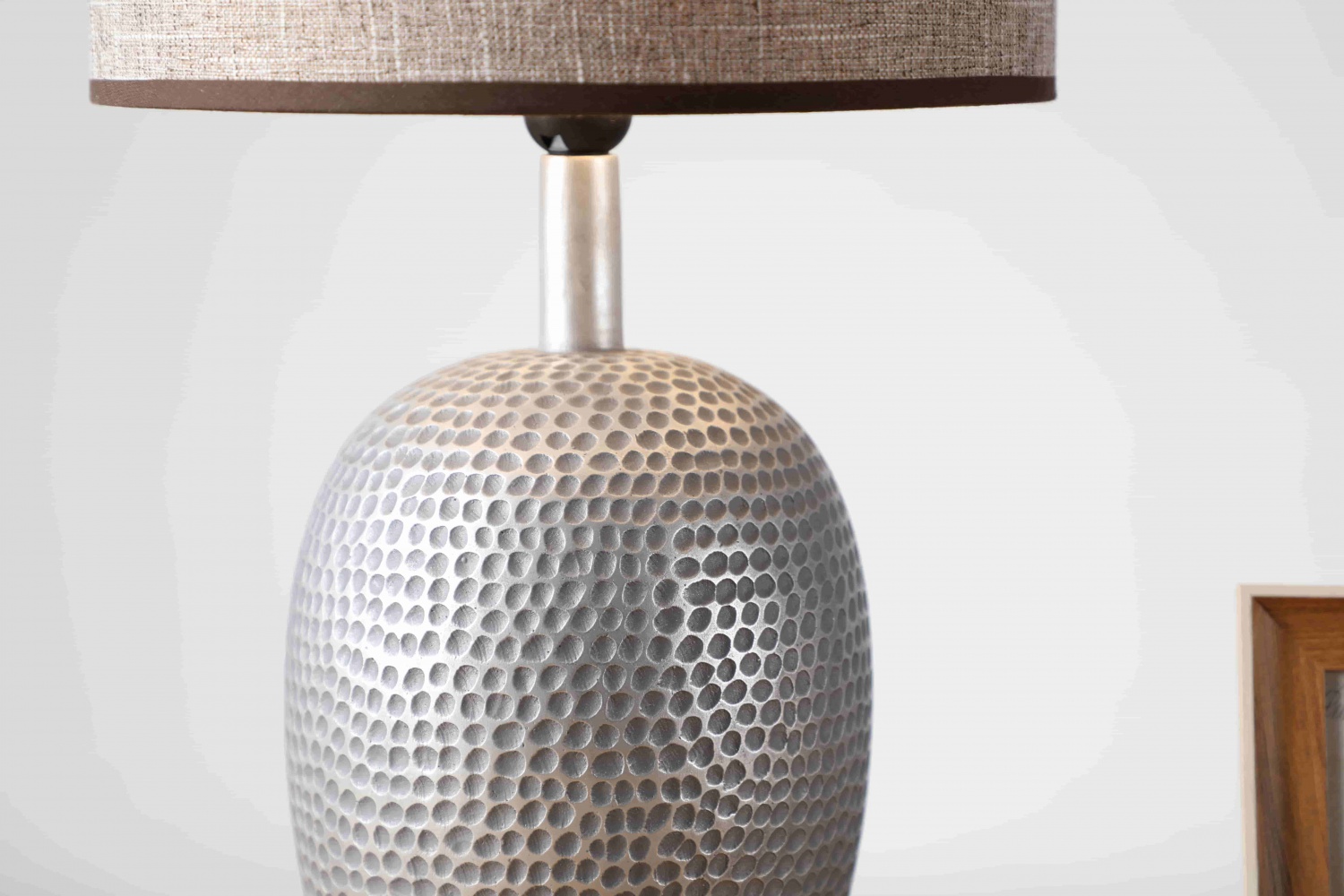 Wholesale creative design home decorations resin desk lamp nordic warm white decorative table lamp for living room bedroom