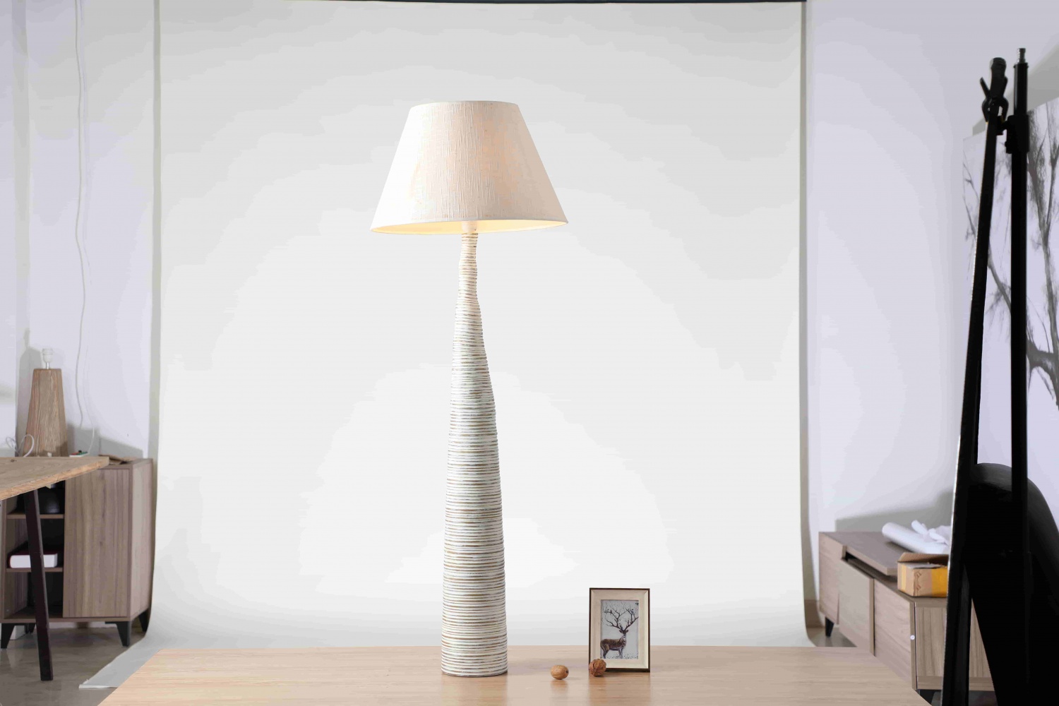 Wholesale polyresin european design desk lamp white tall modern home decoration resin floor lamp for home decor