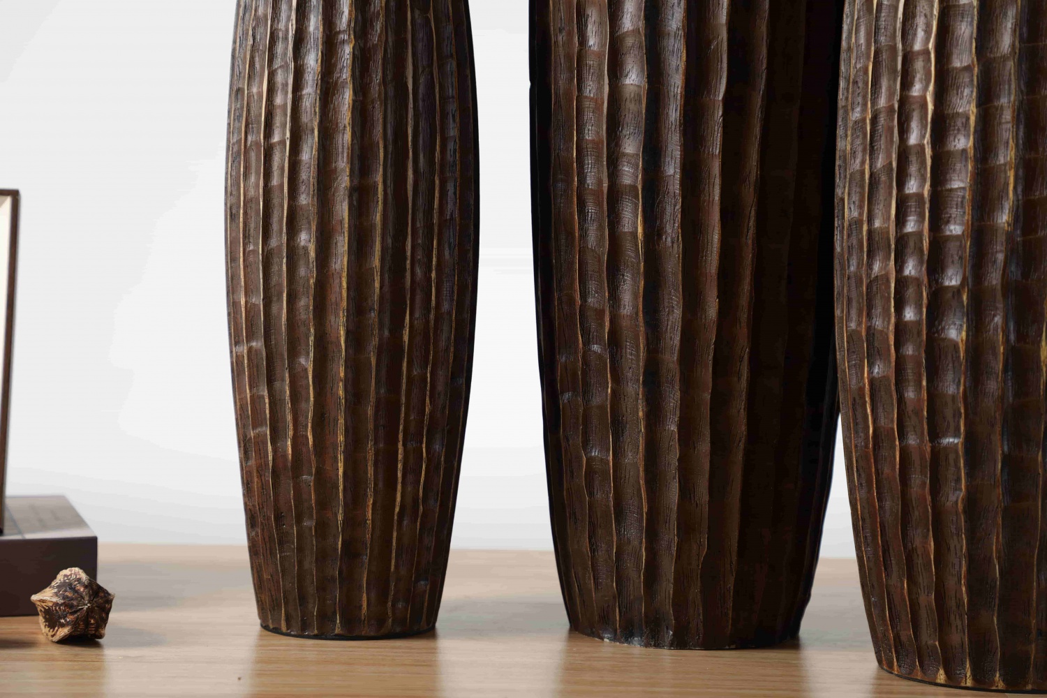 Supplies Luxury Embossed Resin Tall Floor Vase For Interior design