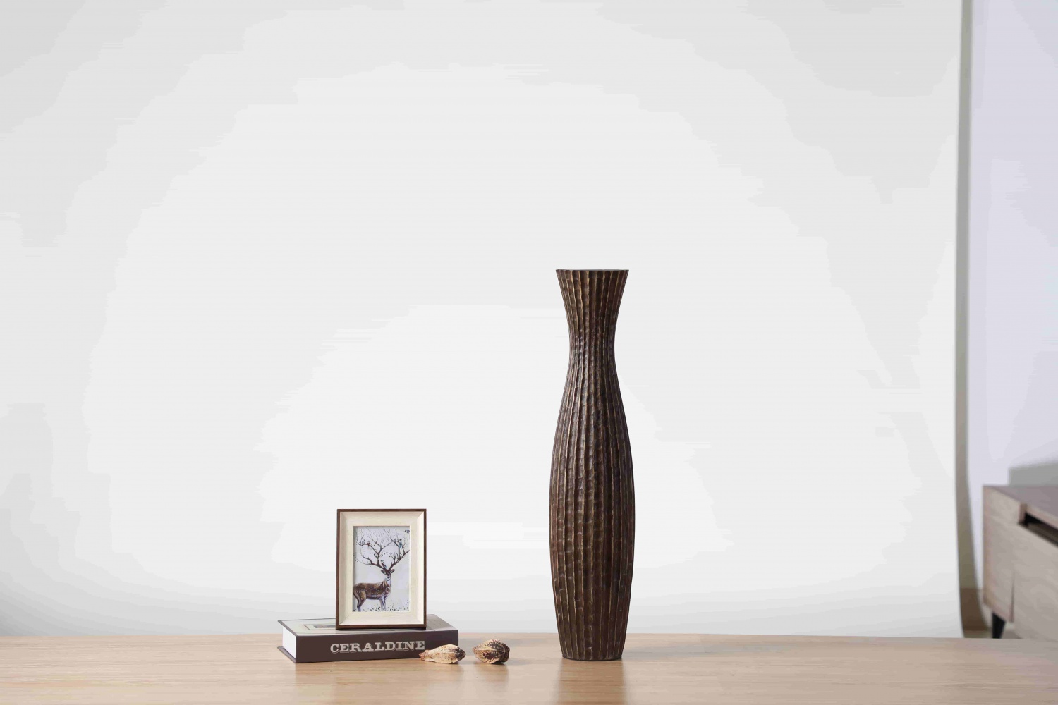 Supplies Luxury Embossed Resin Tall Floor Vase For Interior design