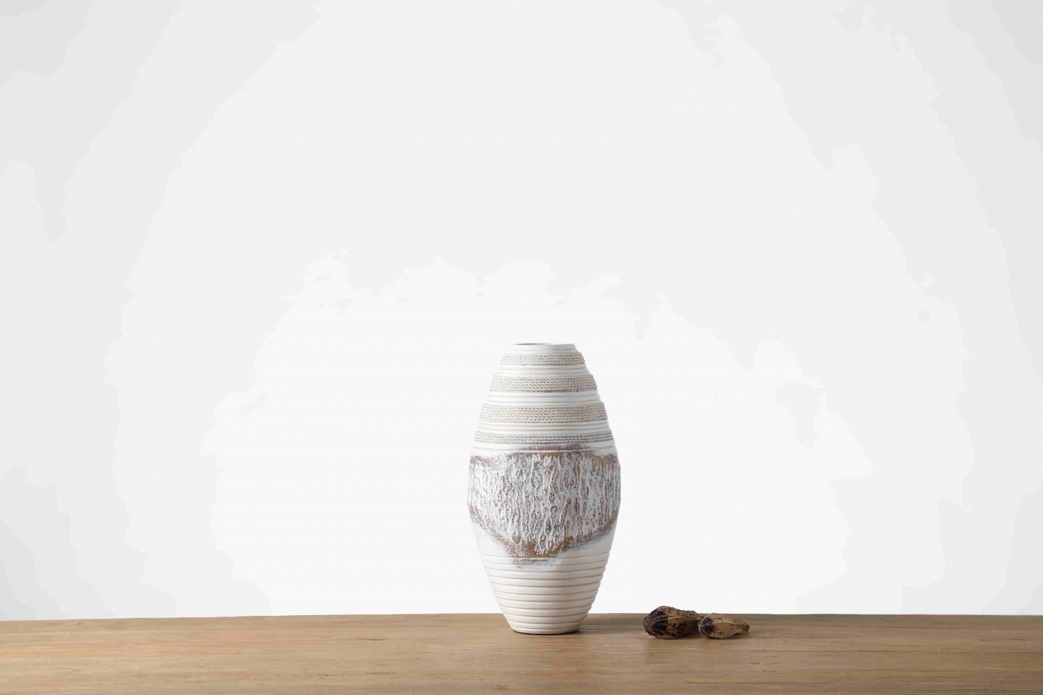 Best Selling Home Decoration Flower Vase Resin Craft White Flower Vase