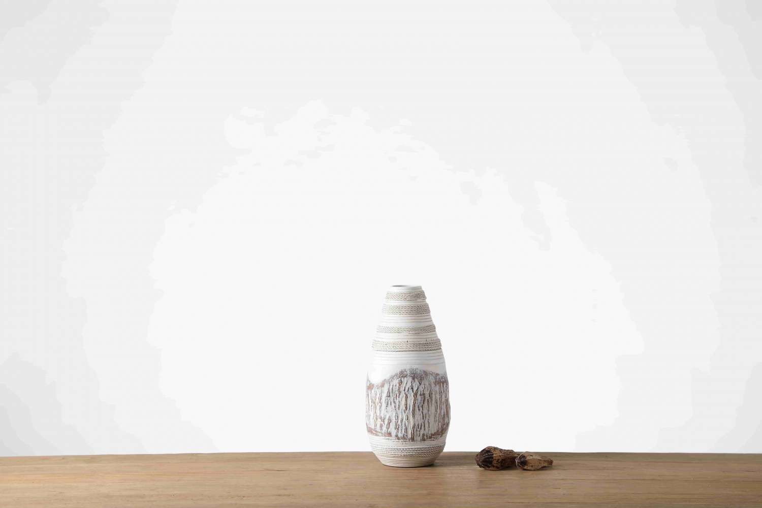 Best Selling Home Decoration Flower Vase Resin Craft White Flower Vase