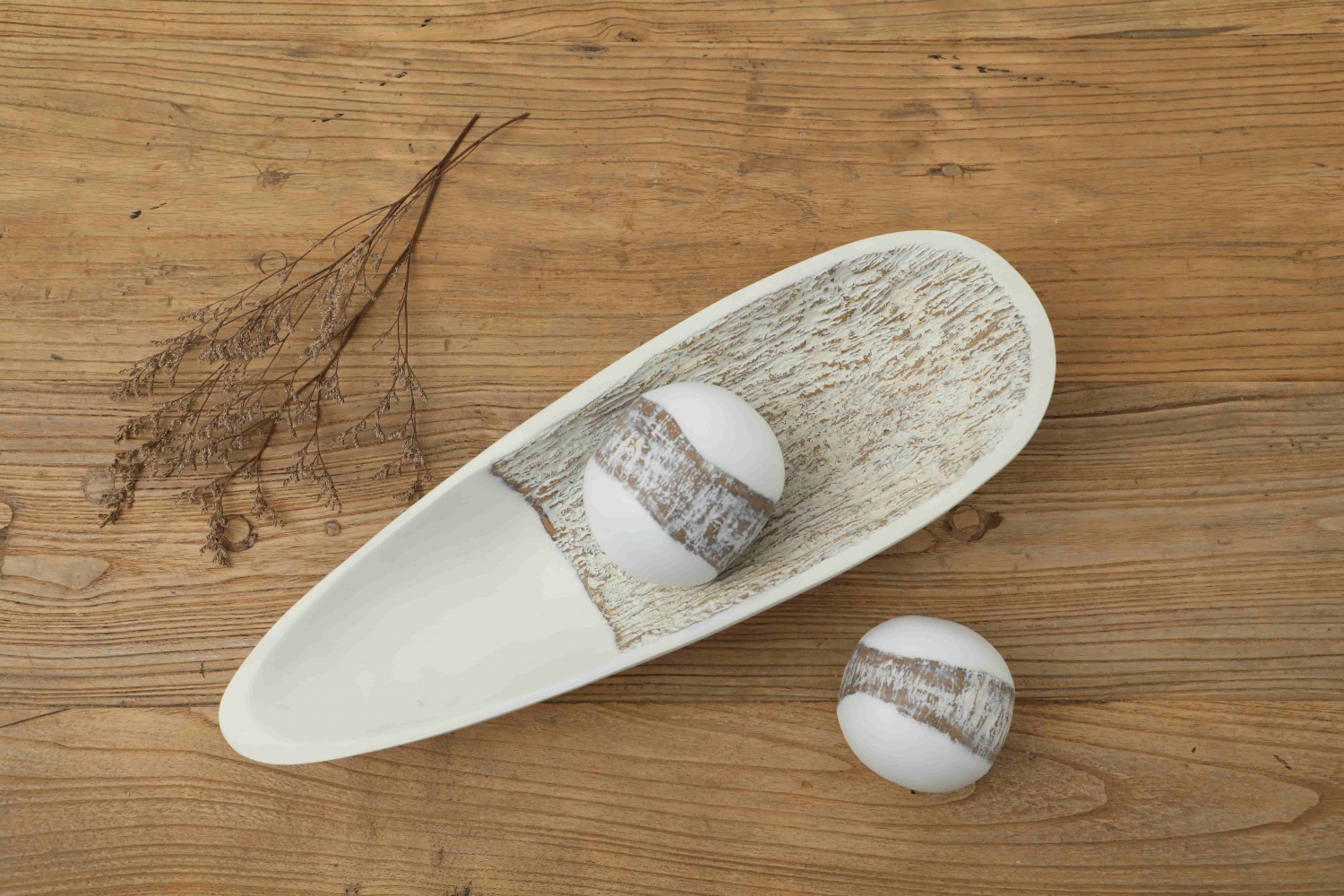 Polyresin Interior Design Creativity Embellished Home Decor Plate With Ball