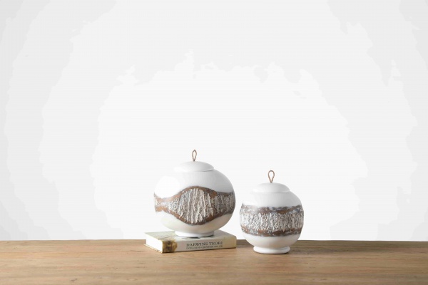 Hot Selling White Handmade Decoration Resin Craft Jar