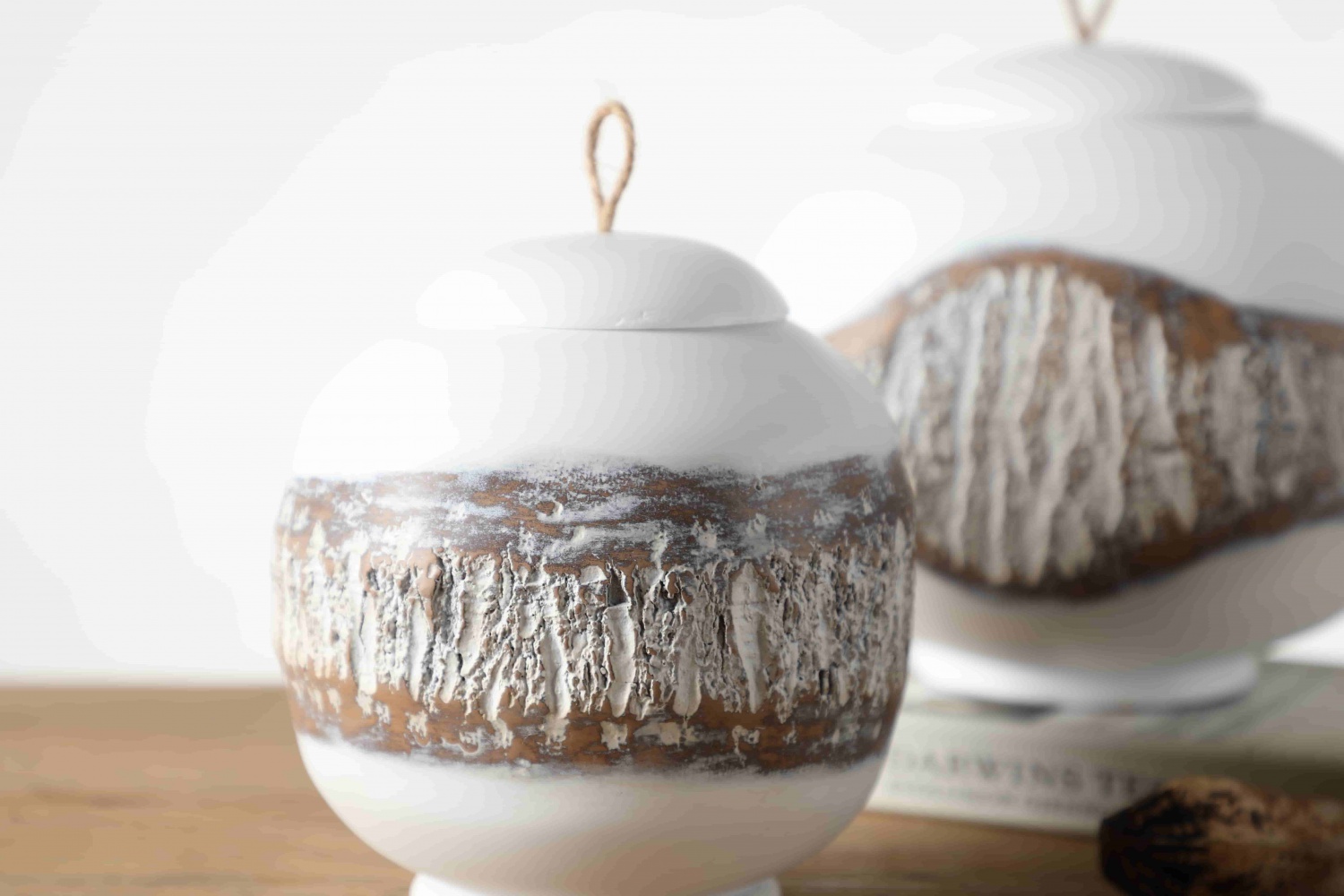 Hot Selling White Handmade Decoration Resin Craft Jar